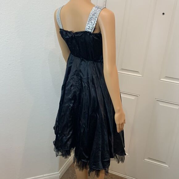 Pink Poodle Skirt V Neck Dress Size Small Silver Sequin Leash 💯% Polyester - Picture 6 of 8